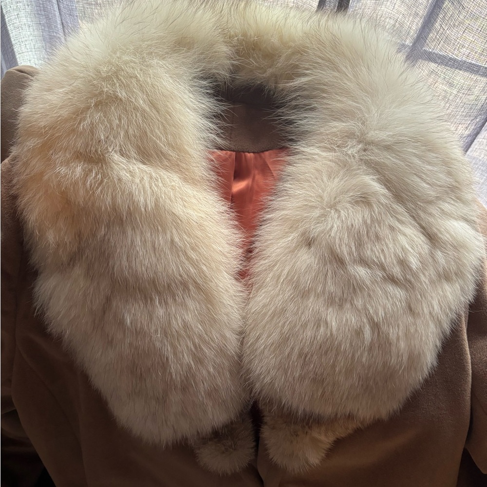 Woman coat - Picture 7 of 10